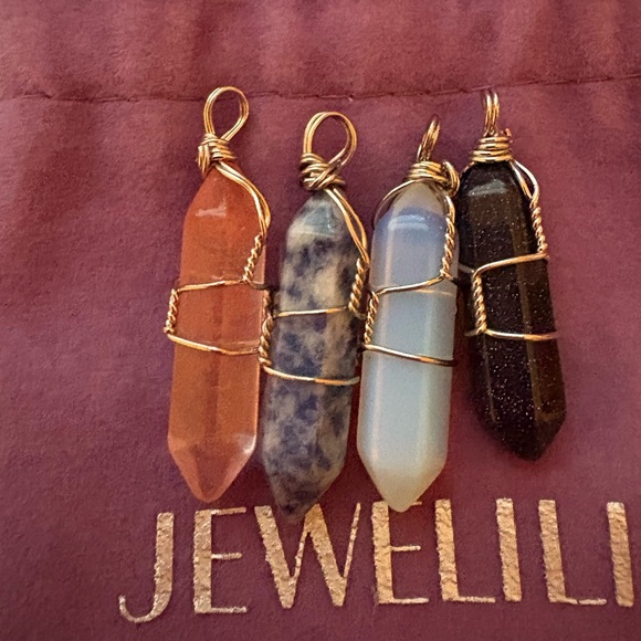 Jewelry - NWOT set of 4 crystals. Includes dust bag as shown ✨✨✨